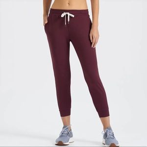 Vuori Performance Joggers in Cerise Heather XS